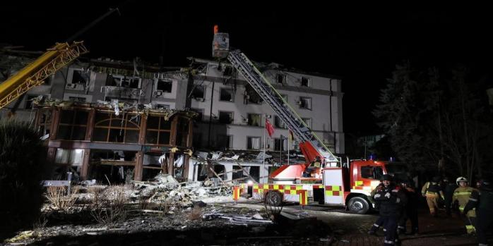 Наслідки російського ракетного удару по Кривому Рогу, фото: ДСНС