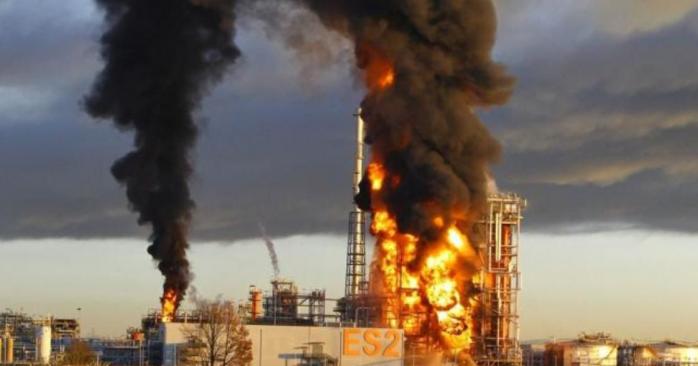 Безпілотники атакували НПЗ у Ленінградській області. Фото: