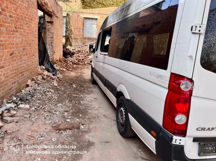 Наслідки удару російського дрона, фото: Запорізька ОВА