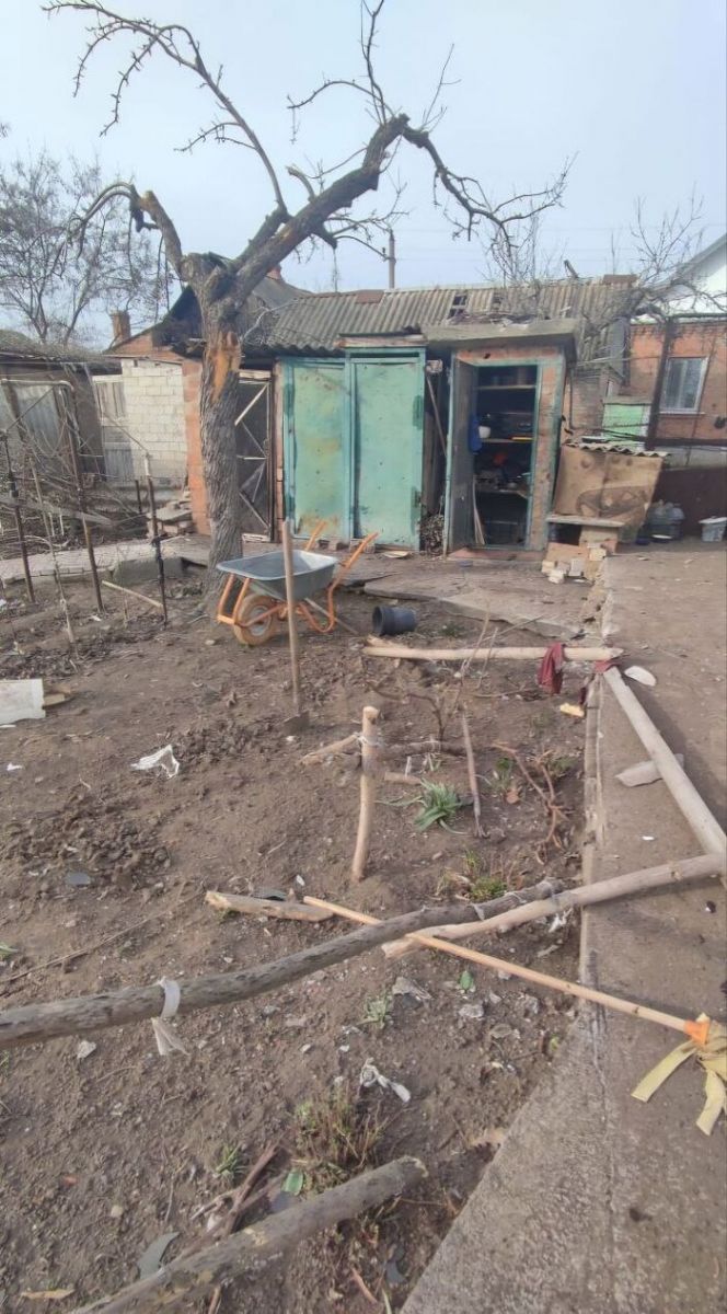 Наслідки російського обстрілу Нікополя, фото: Сергій Лисак