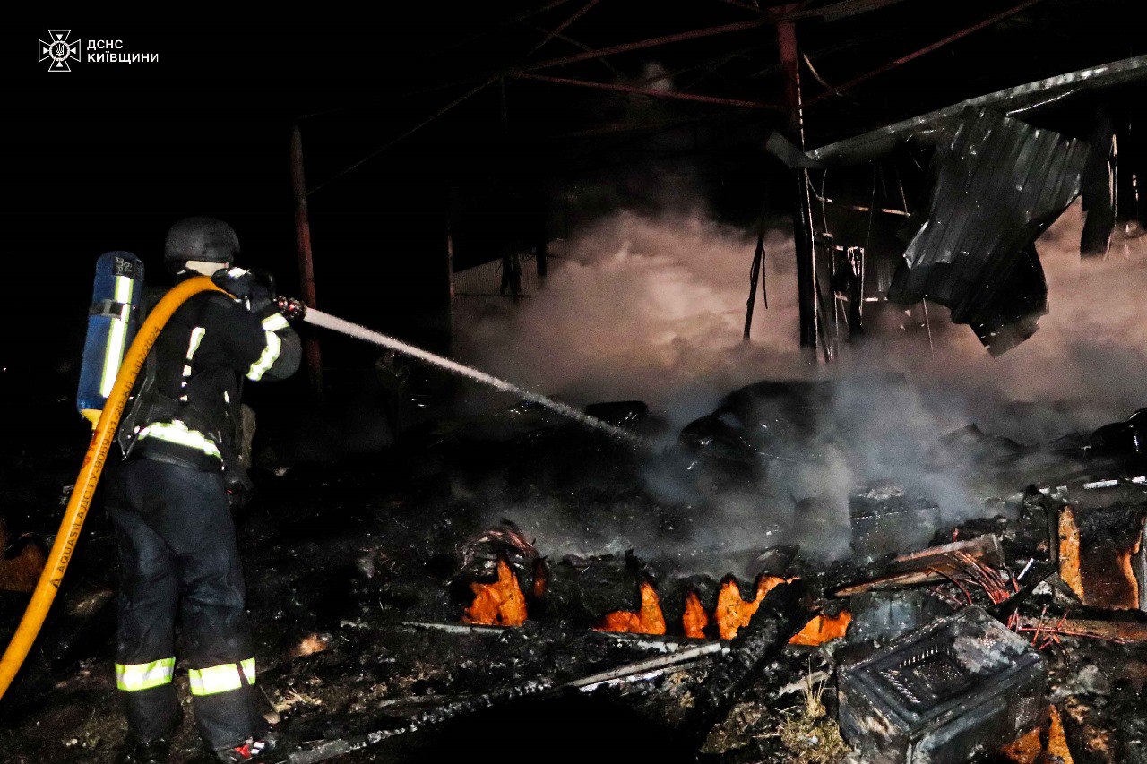 Наслідки нальоту БпЛА. Фото: ОВА, ДСНС