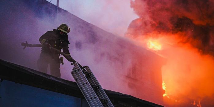 Последствия российской воздушной атаки по Харькову, фото: ГСЧС