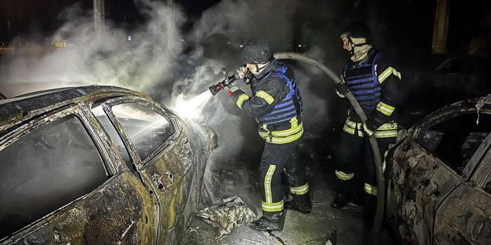 Наслідки атаки російських дронів на Київщині, фото: ДСНС