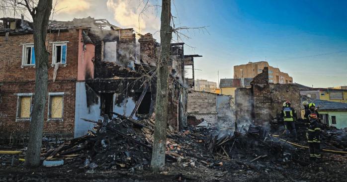 Наслідки обстрілу. Фото: ДСНС