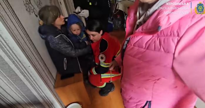 Росіяни поранили вагітну жінку та дворічну дитину. Скріншот