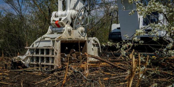 Сапери Харківщині використовують японську машину Nikken-V35, фото: ДСНС