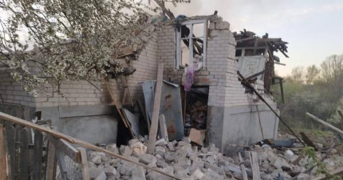 Наслідки російських авіаударів по Куп’янську, фото: Харківська обласна прокуратура