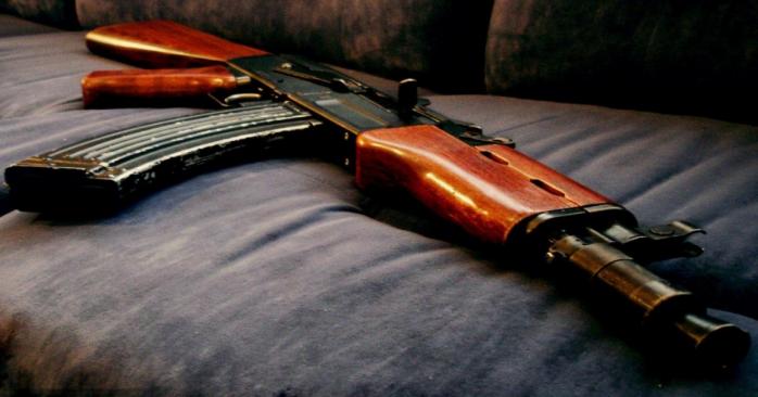 В Хмельницком от огнестрельных ранений погиб второй за неделю студент, фото: «Банк Обоев»