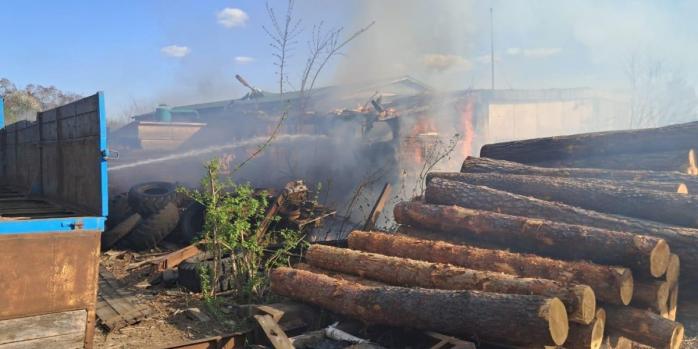 Российские БПЛА 21 апреля атаковали предприятие в Черниговской области, фото: Нацполиция