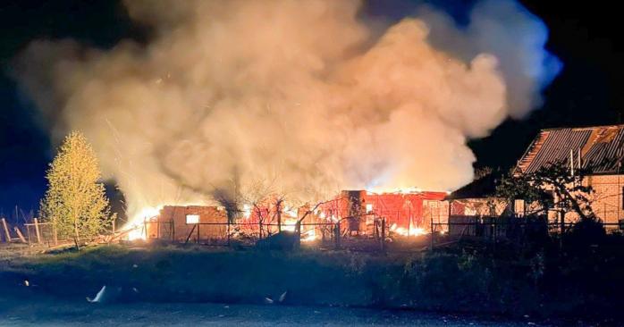 Оккупанты сбросили КАБы на село. Фото: ГСЧС