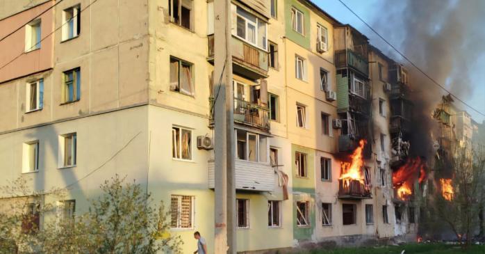 Армия рф атаковала многоэтажку в Павлограде. Фото: