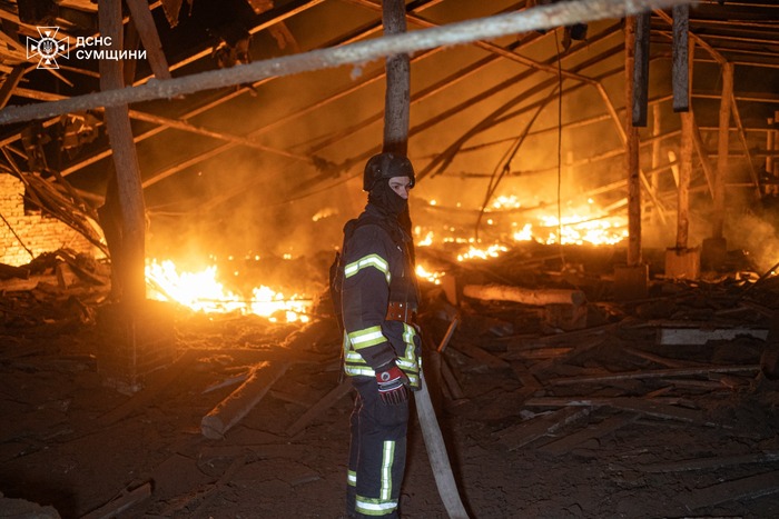 Наслідки російського обстрілу Сумщини, фото: ДСНС