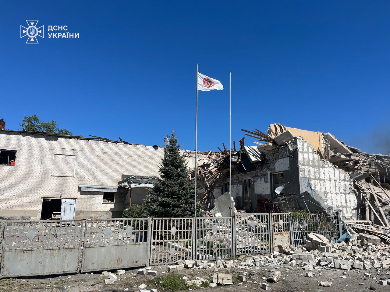 Наслідки ударів по Харківщині. Фото: ДСНС