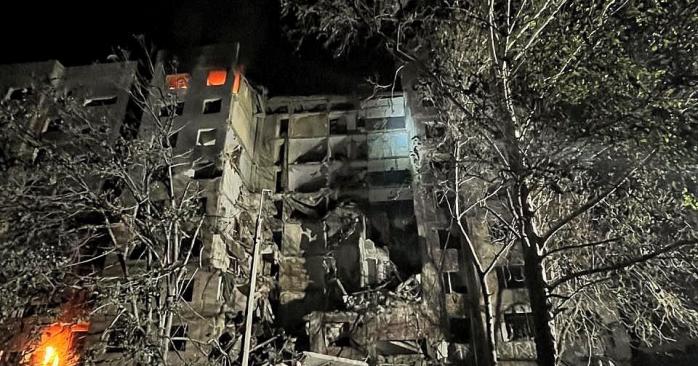 Авіація рф скинула бомбу на дев’ятиповерхівку. Фото: прокуратура