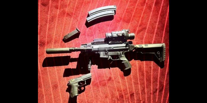 У чоловіка, який влаштував стрілянину у готелі в Святошинському районі, вилучили зброю, фото: Національна поліція