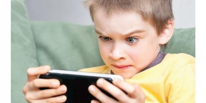 Рашисты пытаются вербовать украинских детей, фото: Wikimedia Commons