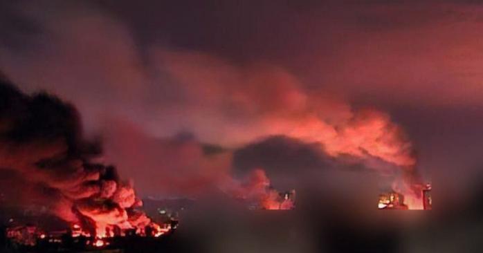 Россияне массированно атаковали Киев ракетами и дронами. Фото: ГСЧС