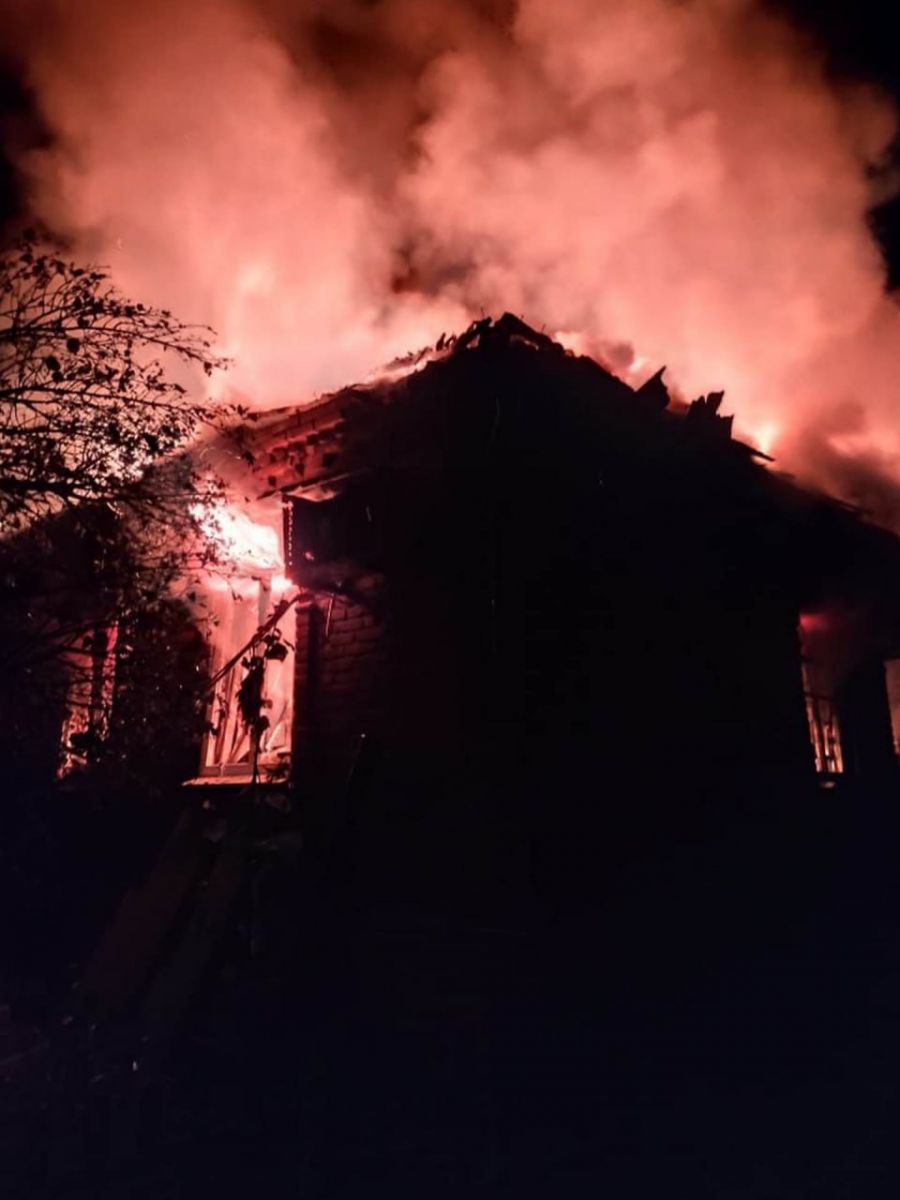 Окупанти скинули КАБ на будинок в Костянтинівці. Фото: прокуратура