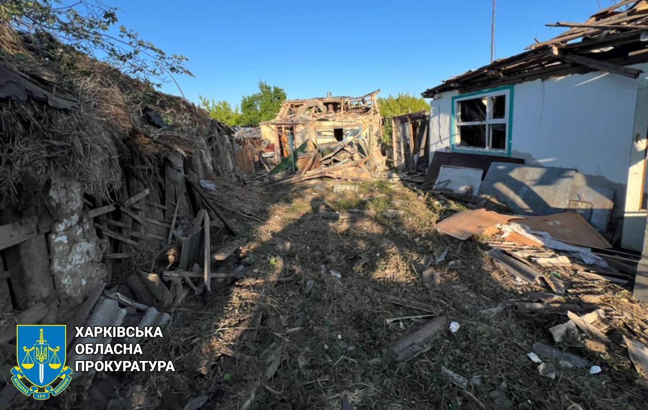 Росіяни вдарили по селу на Харківщині. Фото: ОГП