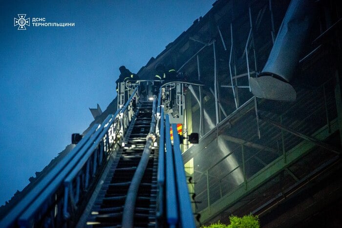 Наслідки російської атаки на Тернопіль 25 травня, фото: ДСНС