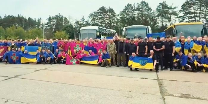 Відбувся третій етап великого обміну полоненими, скріншот відео