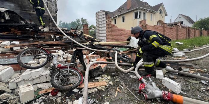 Наслідки російської повітряної атаки на Київщині, фото: Микола Калашник