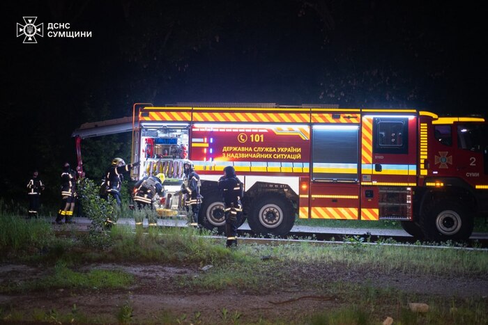 Наслідки російських ударів по Сумах 27 травня, фото: ДСНС