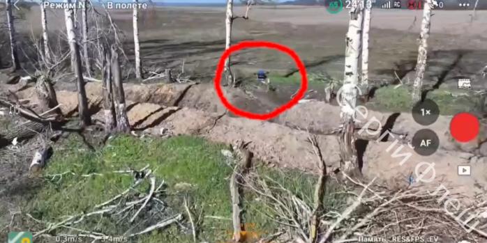 Украинский дрон уничтожил канал связи российского БПЛА, скриншот видео