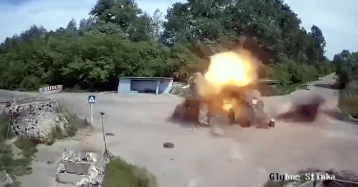 Російський дрон «Ланцет» влучив у блокпост на Сумщині. Скріншот з відео