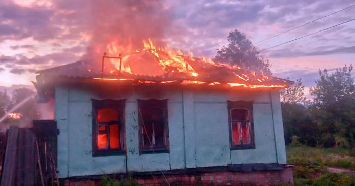 Захватчики сбросили КАБы на Харьковщину. Фото: ГСЧС