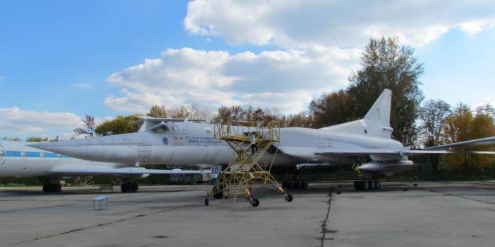 Советские самолеты в полтавском музее тяжелой бомбардировочной авиации, фото: Clash Report