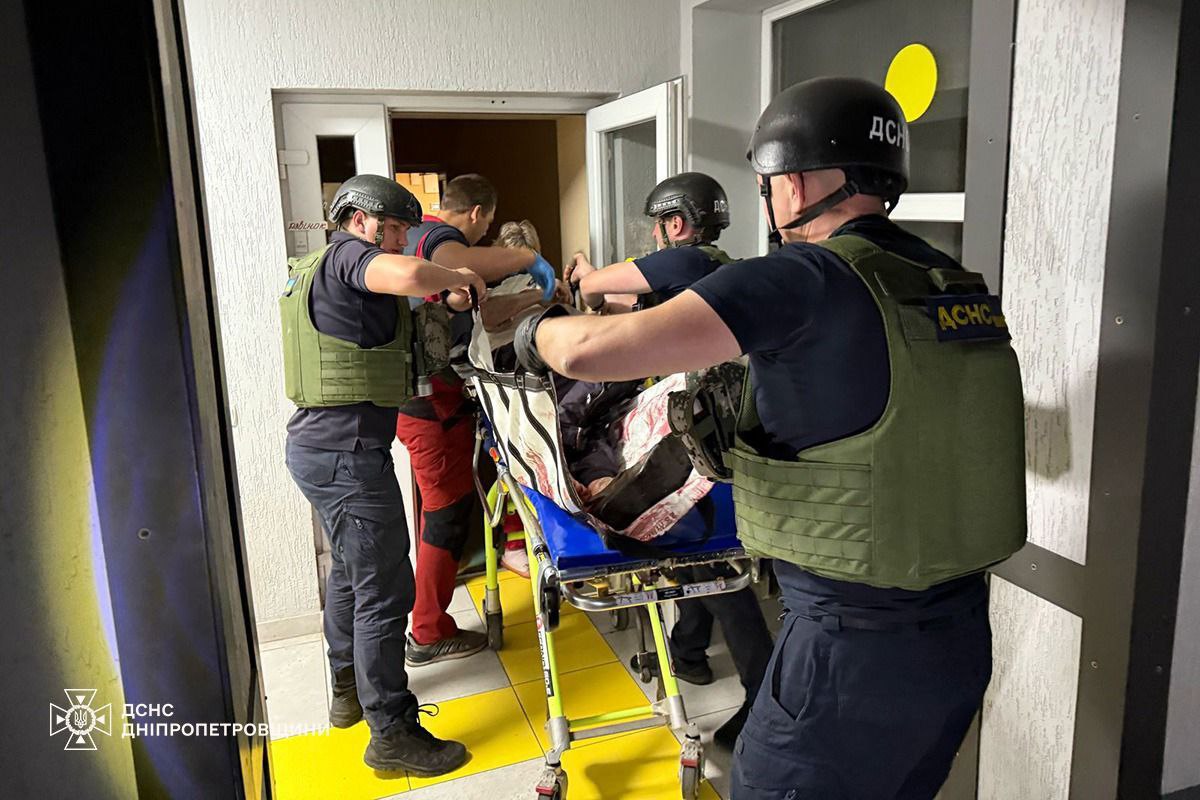 Армія рф обстріляла підрозділ рятувальників. Фото: ДСНС