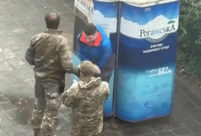 Ударившего учителя военного из ТЦК Харькова перевели в боевую бригаду