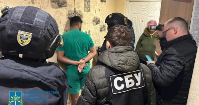 На Днепропетровщине аферисты выманили почти 3 млн грн у родственников военных, пропавших без вести или попавших в плен