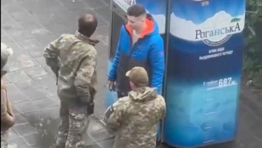 В Харькове началось рассмотрение дела по поводу избиения учителя истории представителем ТЦК