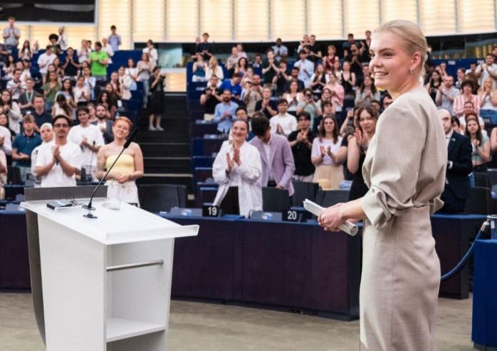 Украинцы провели демарш на Европейском молодежном форуме из-за выступления дочери Навального