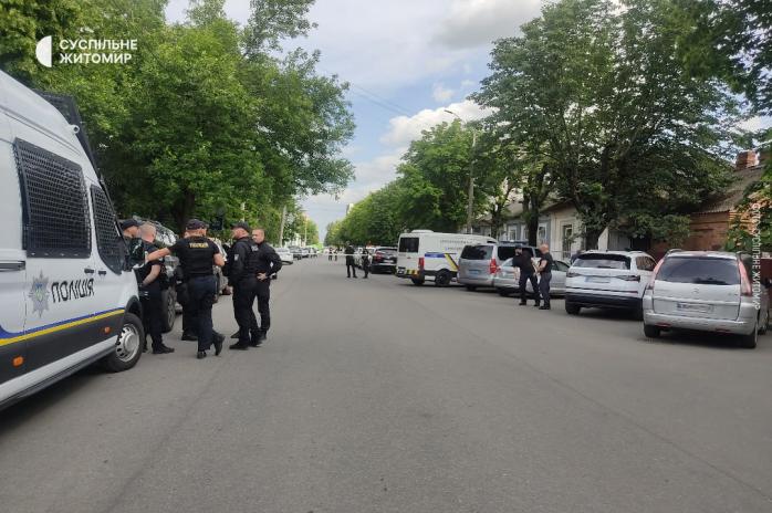 Застрелив жінку та вкоротив собі віку: поліція повідомила деталі стрілянини в Житомирі