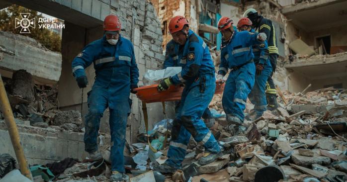 Кількість загиблих у Києві зросла до 26 осіб. Фото: ДСНС