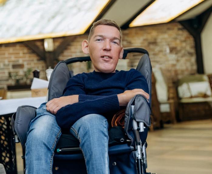 Больного СМА активиста обвиняют в махинациях со сбором средств на лечение