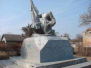 На Львівщині вандали пошкодили пам’ятник радянським воїнам