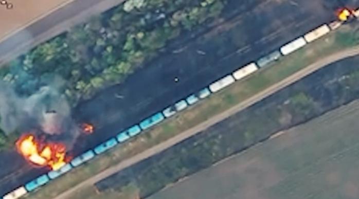 Железнодорожные цистерны с горючим уничтожены на оккупированных территориях, скриншот видео