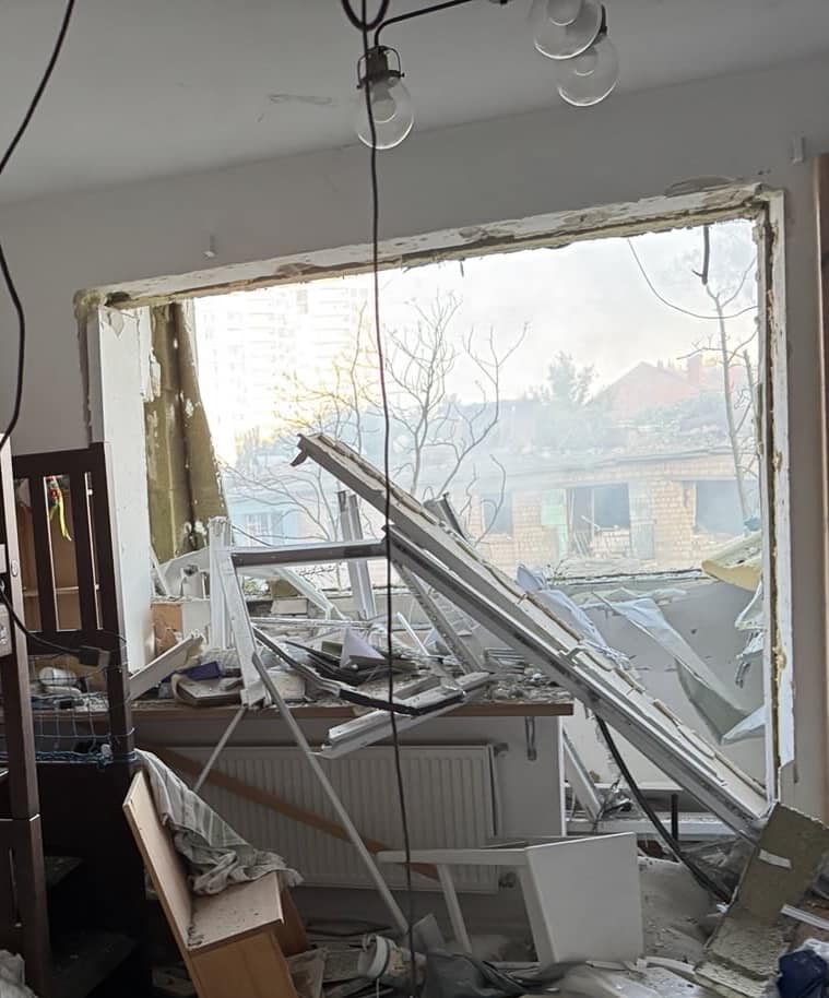 У Києві ракета рф знищила квартиру Тараса Тополі. Фото: Facebook
