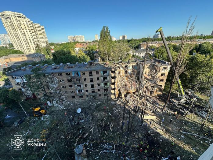 В Киеве возросло количество погибших и пострадавших. Фото: ГСЧС