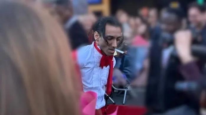 Организатор фиктивной свадьбы с 9-летней украинкой в Диснейленде выдавал себя за продюсера и нанимал сотни детей в Британии