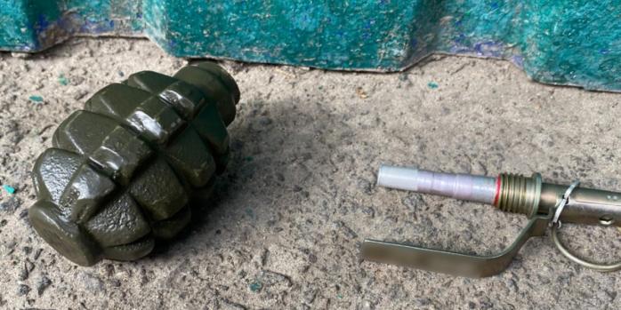 Житель Харькова угрожал взорвать гранату Ф-1 в торговом комплексе, фото: полиция Харьковщины