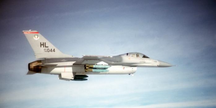 Самолет F-16, фото: PICRYL
