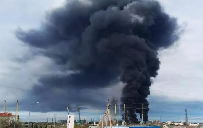 В оккупированных Луганске и Донецке раздались взрывы, возникли пожары 