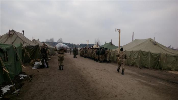 Сырский запретил размещение военных в палаточных городках в учебных центрах