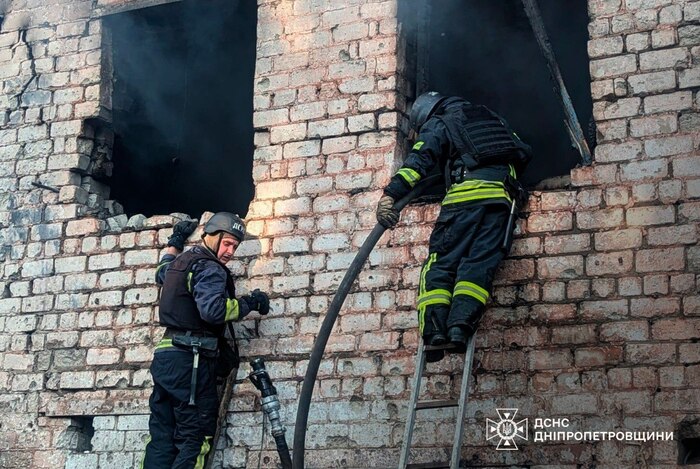 Наслідки російського удару по Кривому Рогу, фото: ДСНС