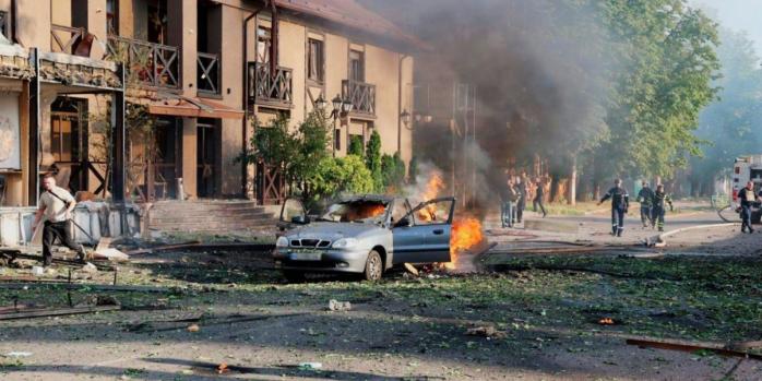 Наслідки російського удару по Кривому Рогу, фото: ДСНС